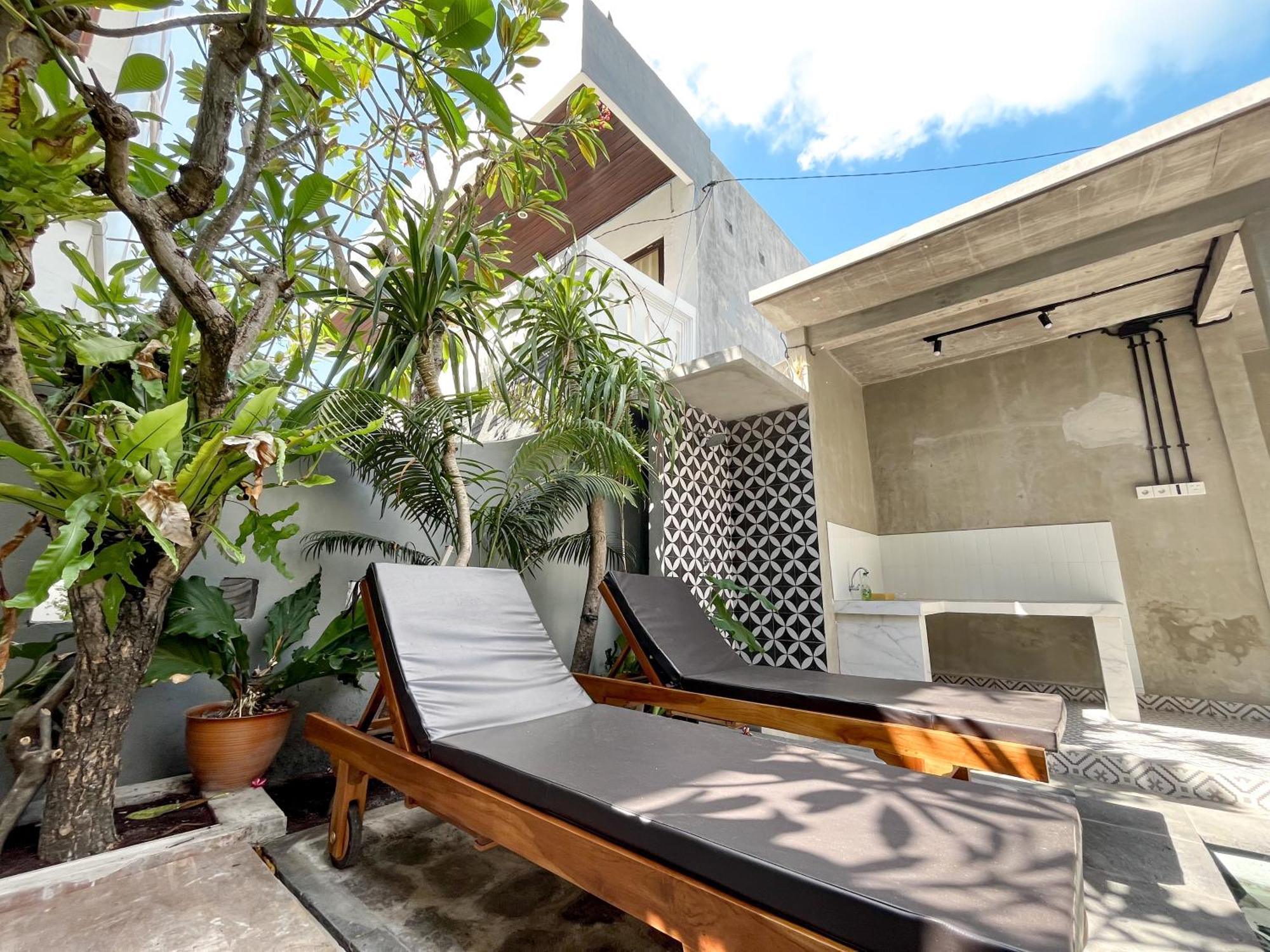 Adi Surya Guest House Seminyak Exteriör bild