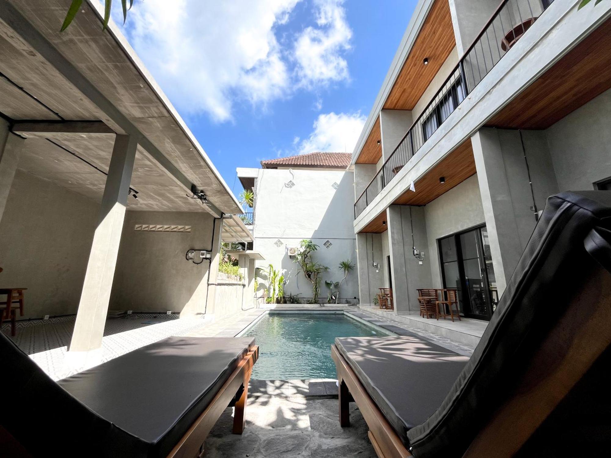 Adi Surya Guest House Seminyak Exteriör bild