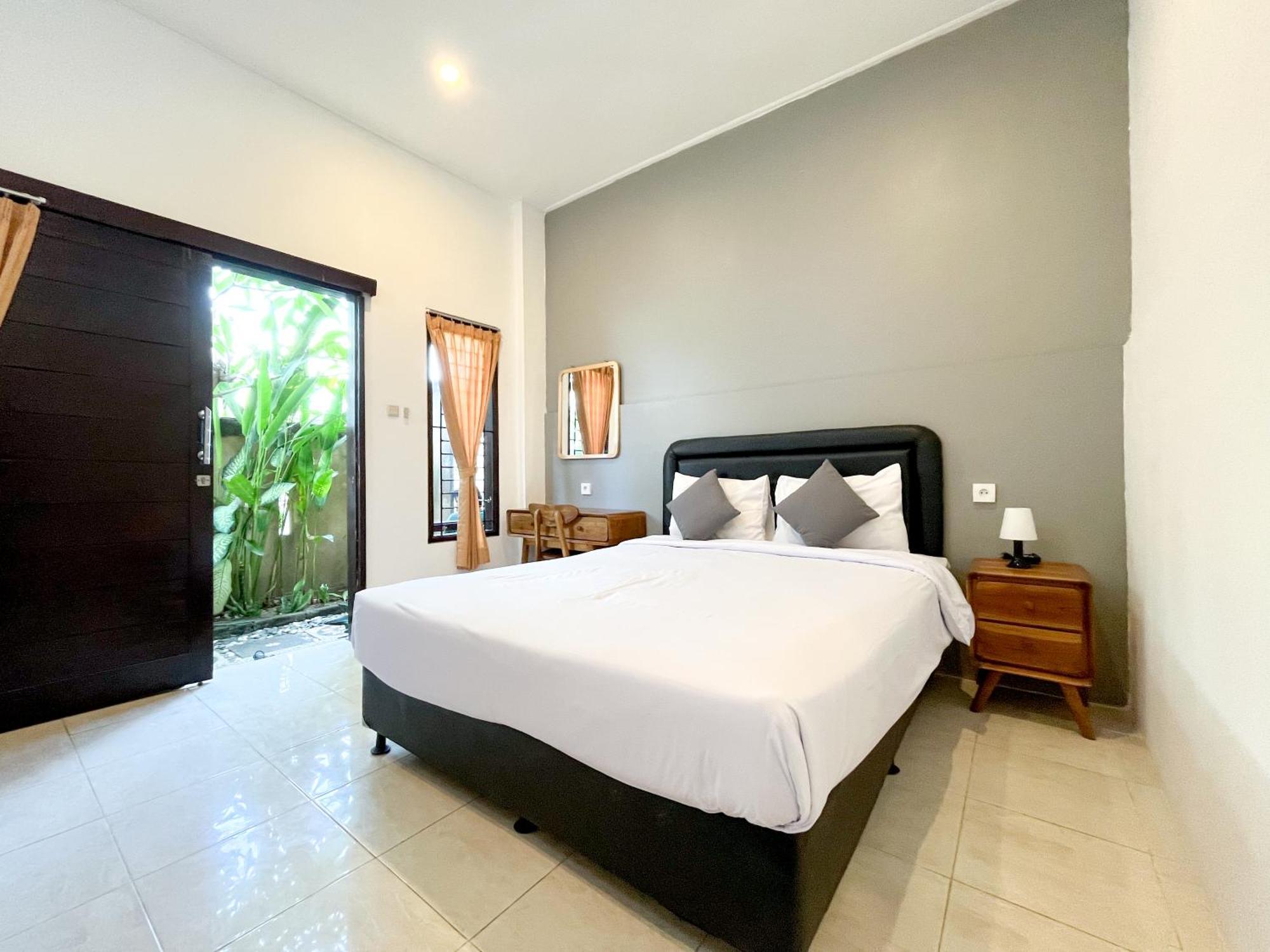 Adi Surya Guest House Seminyak Exteriör bild