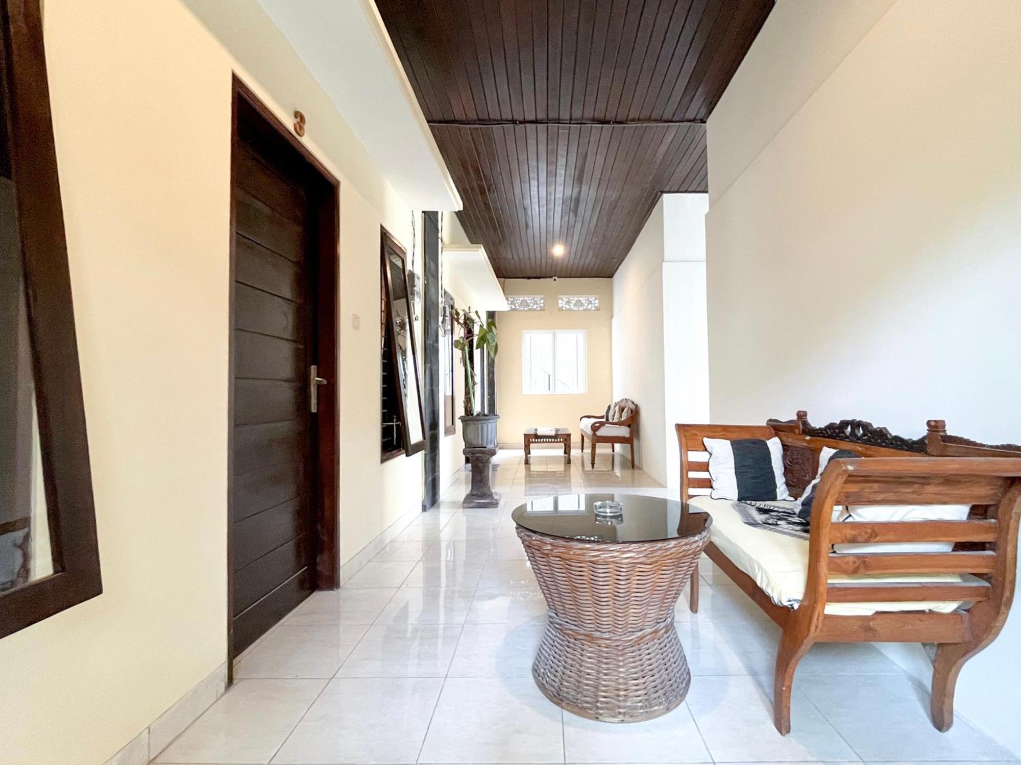 Adi Surya Guest House Seminyak Exteriör bild