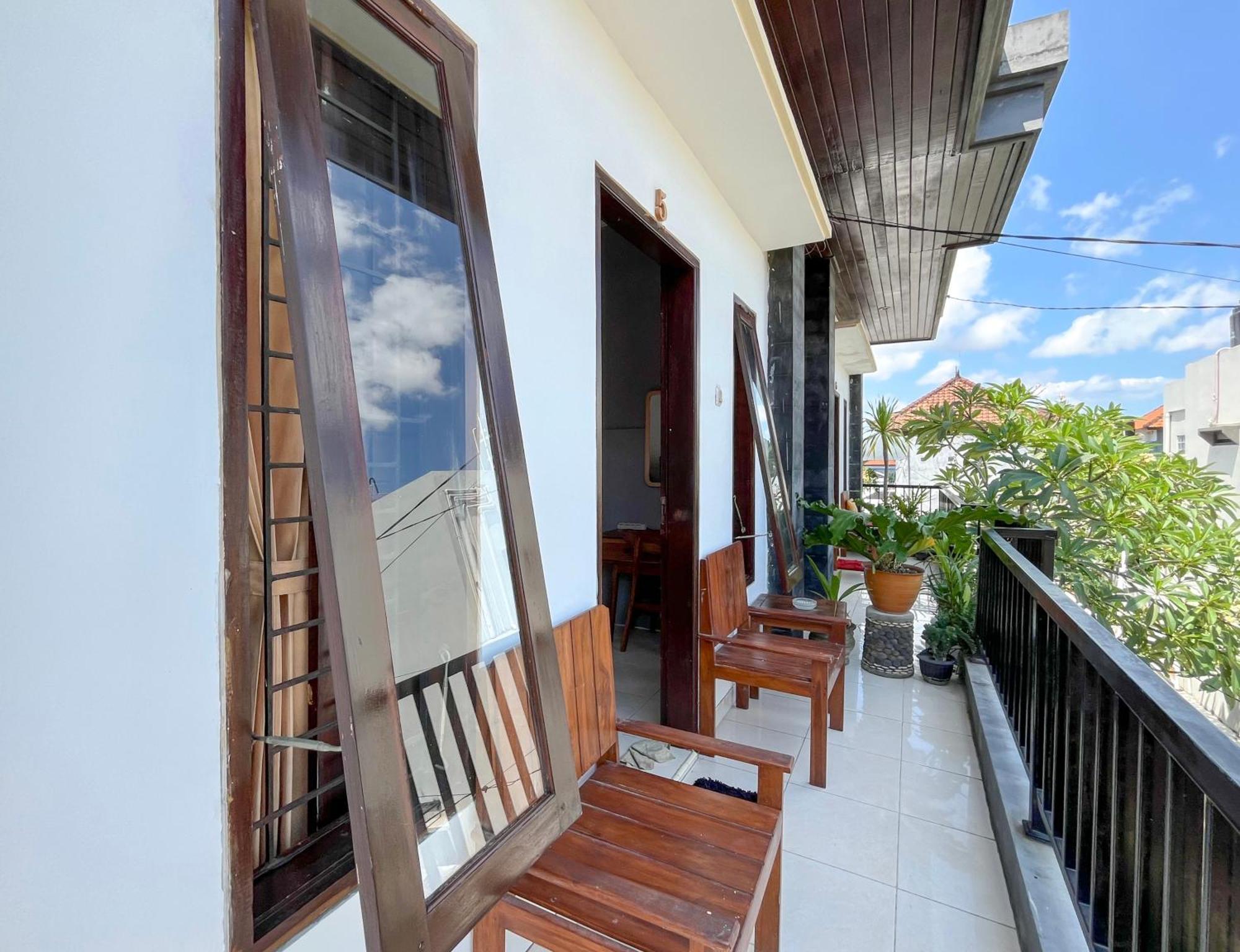 Adi Surya Guest House Seminyak Exteriör bild