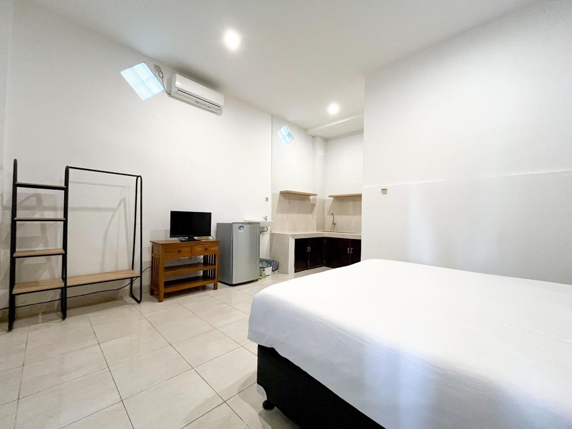 Adi Surya Guest House Seminyak Exteriör bild