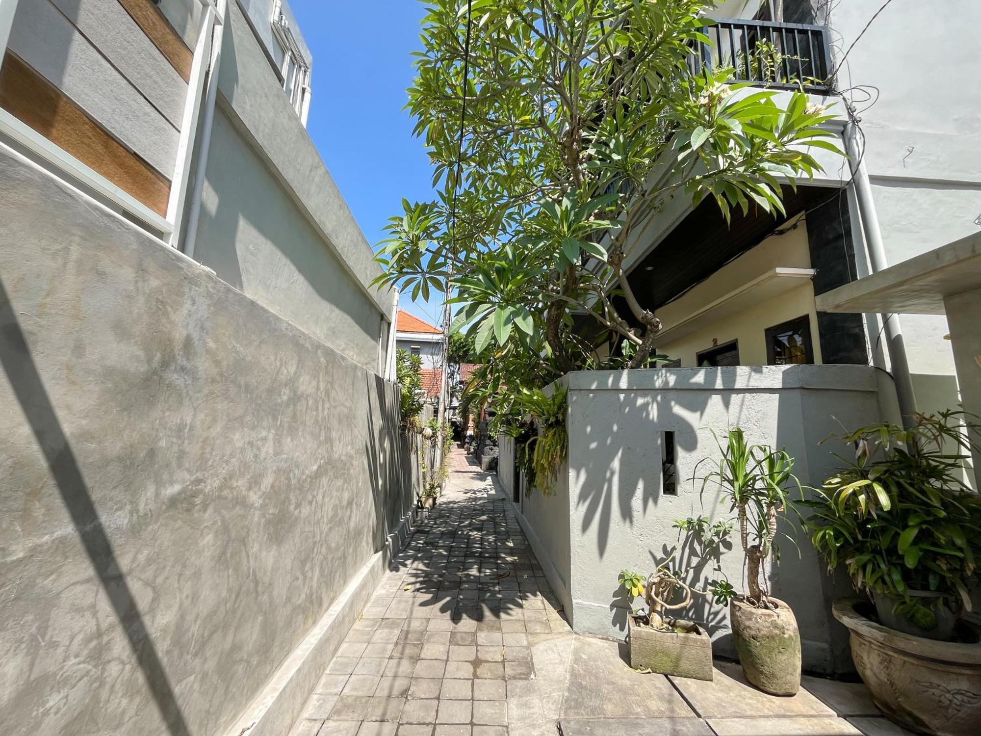 Adi Surya Guest House Seminyak Exteriör bild